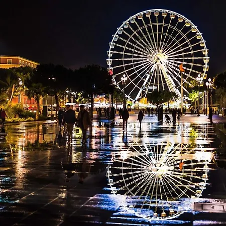 Friendly & Designed In The Golden Square * Nice