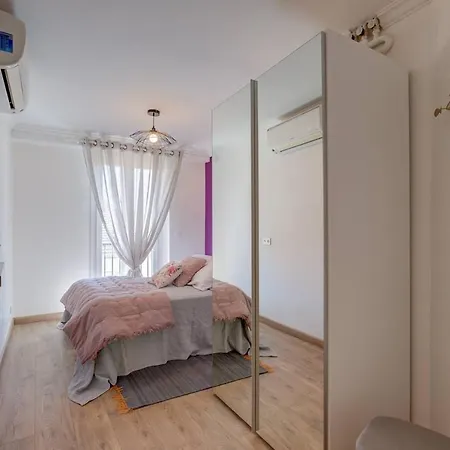 Friendly & Designed In The Golden Square Nice