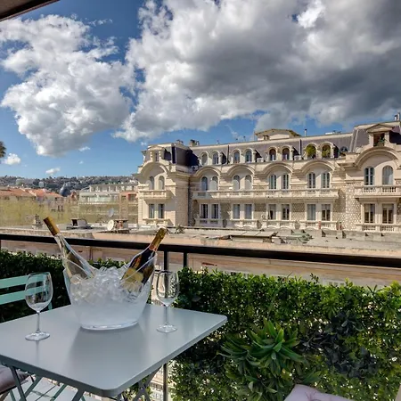 Apartment Friendly & Designed In The Golden Square