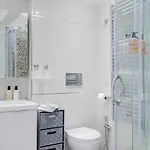 Apartman Friendly & Designed In The Golden Square *